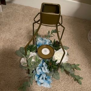 Greenery and light blue candle holders!